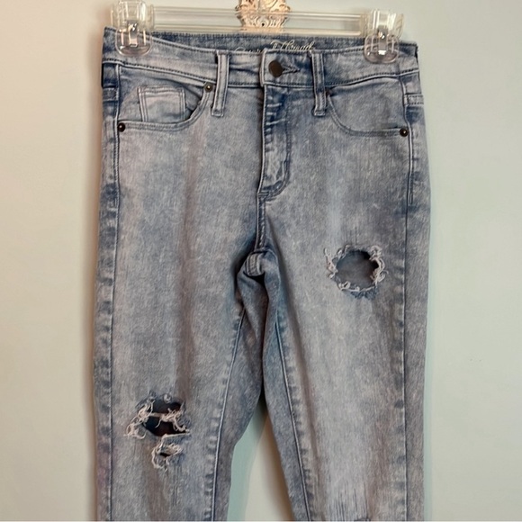 Universal Thread Jeans - Picture 2 of 4